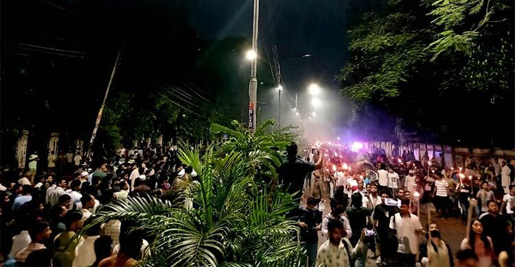 ঢাবিতে ছাত্রদল ও ছাত্রশিবিরের মুখোমুখি স্লোগান-মিছিল